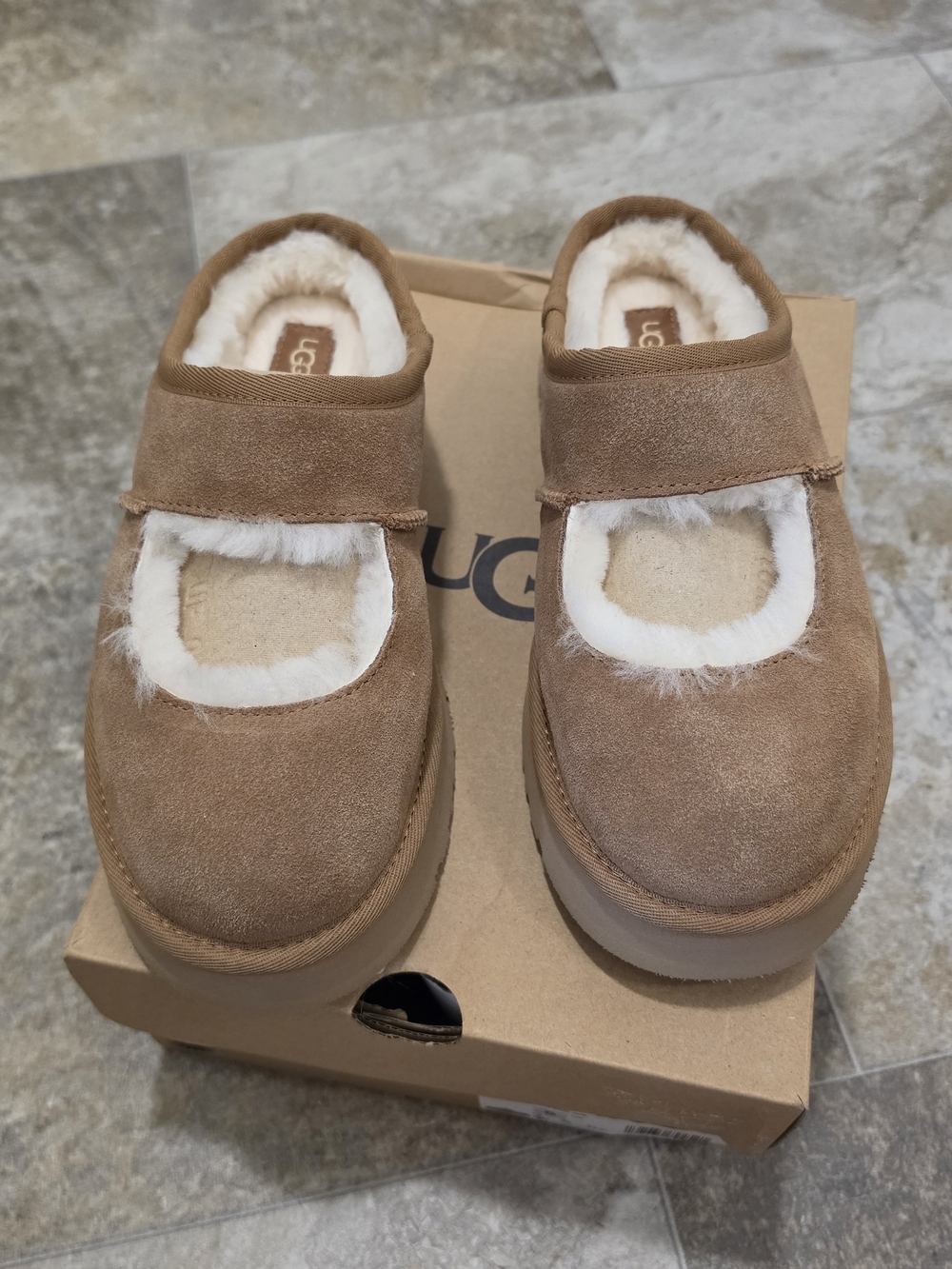 UGG Bea Mary Jane Chestnut Suede Slippers (1166552K) Size 6Y Fits Women's 8